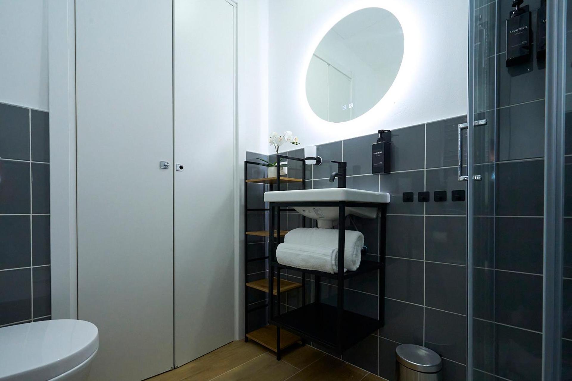 Duomo 10 Min - Cozy With Netflix & Wifi Apartman Milánó Kültér fotó