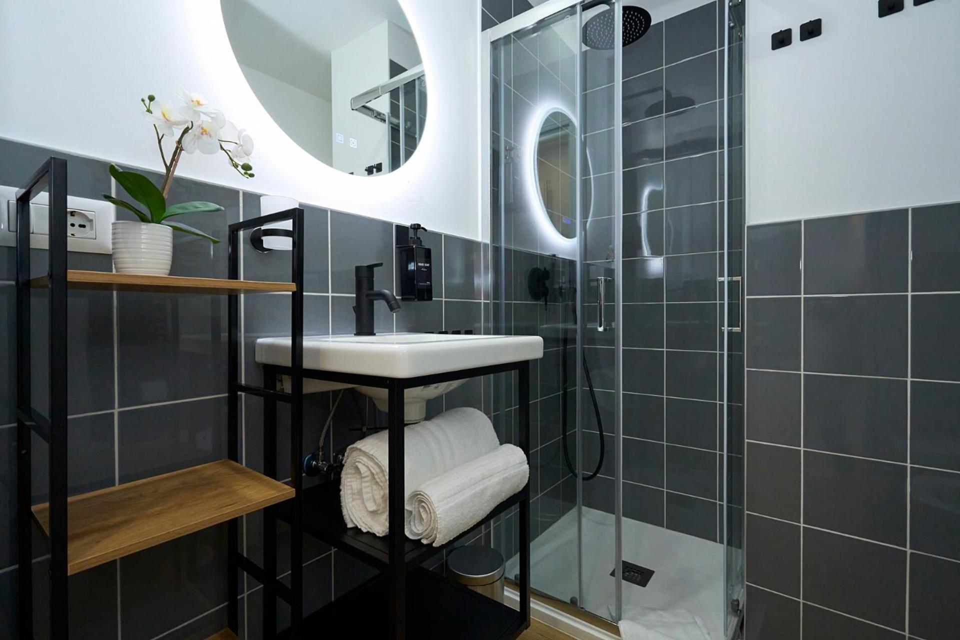 Duomo 10 Min - Cozy With Netflix & Wifi Apartman Milánó Kültér fotó